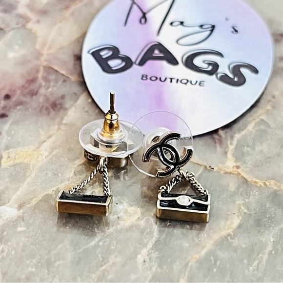 Chanel: Handbag CC Logo Mini Gold Drop Earrings - Picture 3 of 6